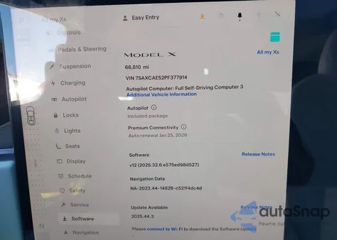 2023 Tesla Model X Dual Motor All-Wheel Drive/Standard Range z USA, uszkodzony, nr VIN 7SAXCAE52PF377914